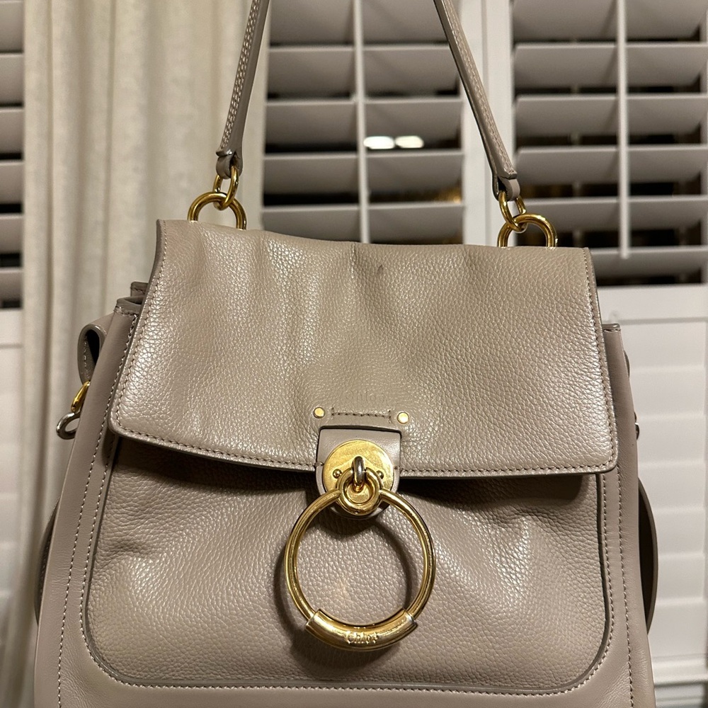 CHLOÉ TESS DAY BAG IN GRAINED & SOFT LEATHER - Grey